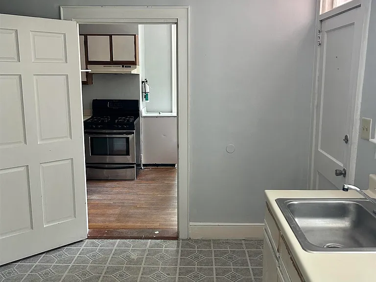 303 King St — Photo 20