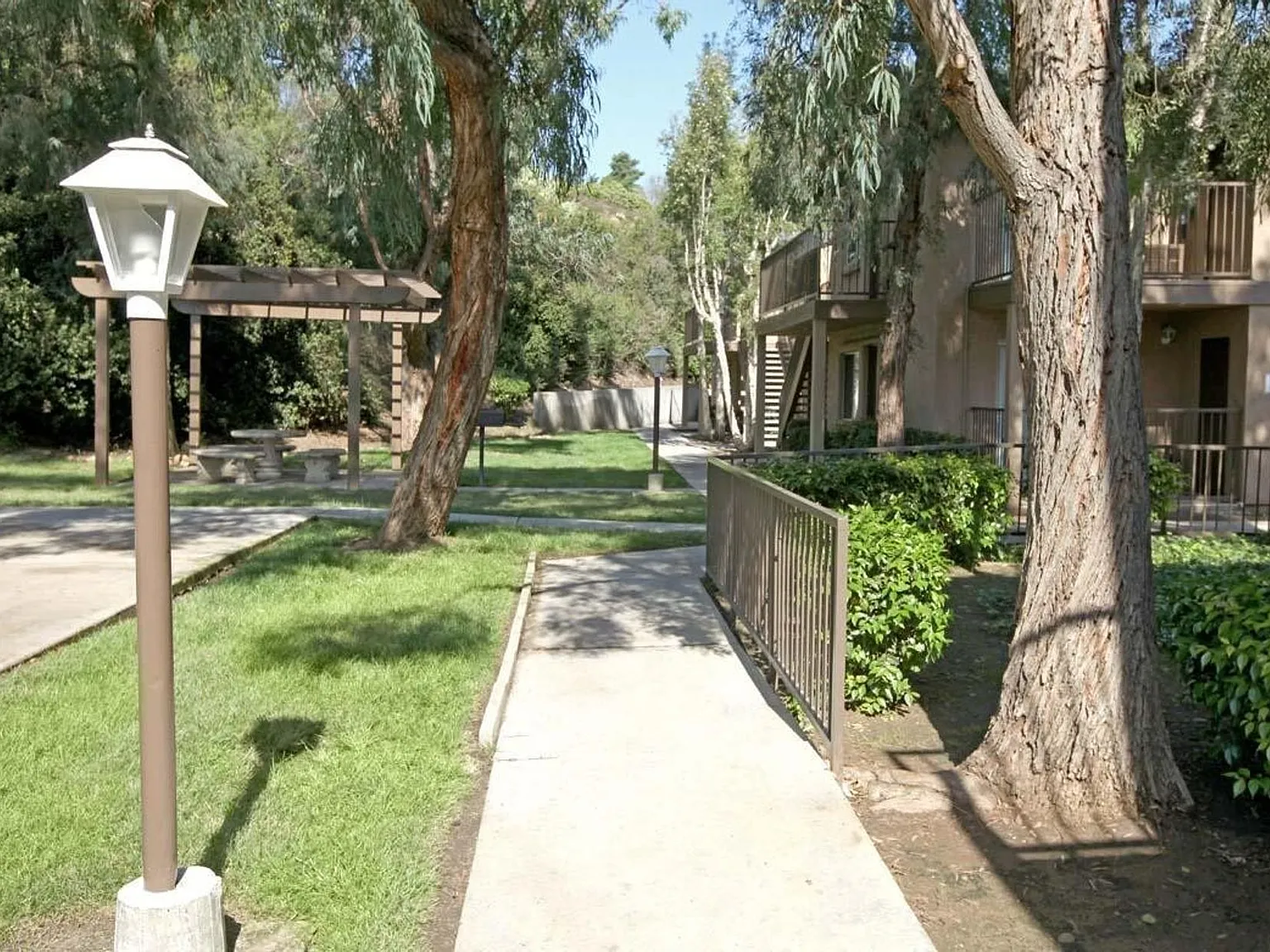 Euclid Oaks — Photo 4