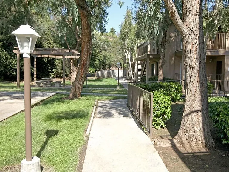 Euclid Oaks — Photo 3