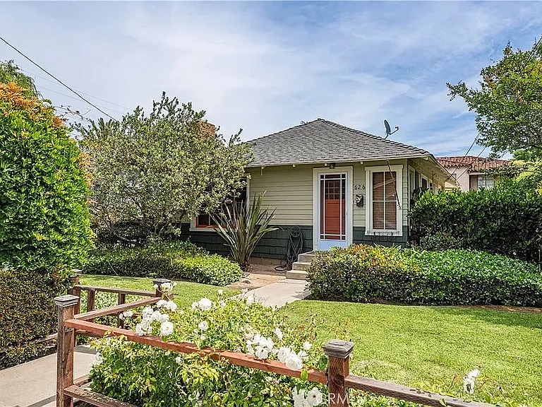 626 Temple Ave — Photo 2