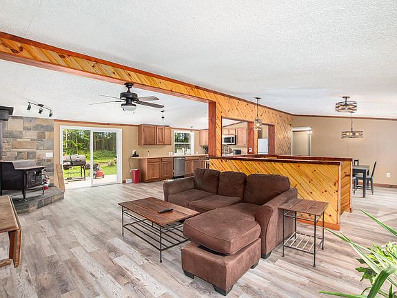 4th image of 23154 Clemville Dr