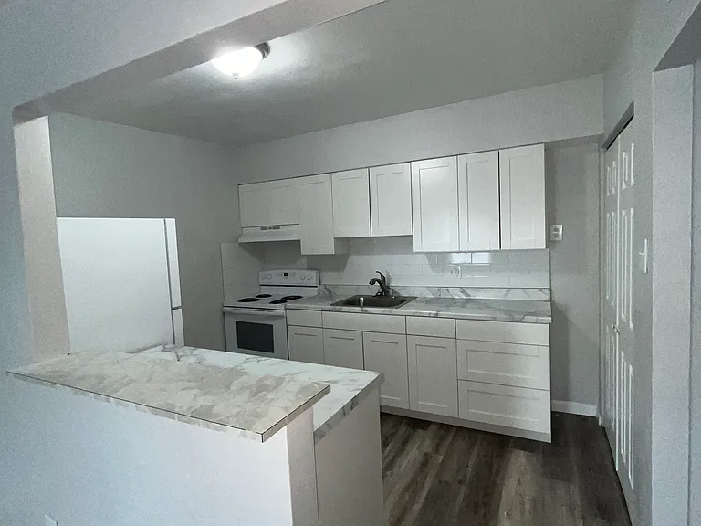 4770 Kings Dr #G — Photo 3