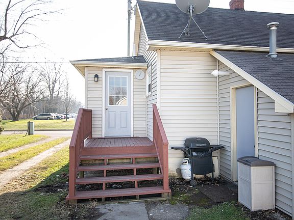 3rd image of 421 Aylworth Ave