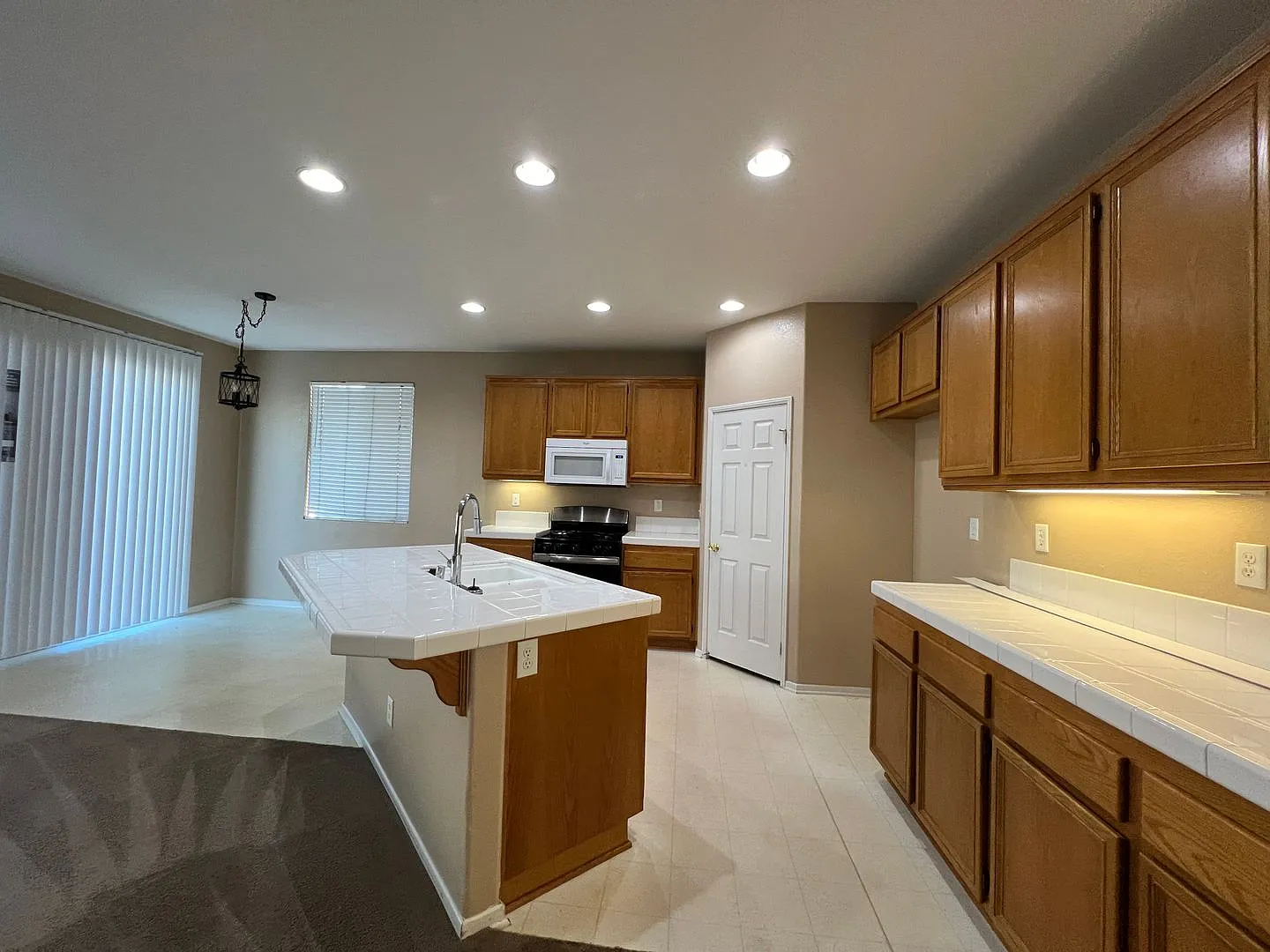 Four Bedroom Three Bathroom Home in Murrieta — Photo 1