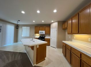 38434 Coralino Dr, Murrieta, CA 92563