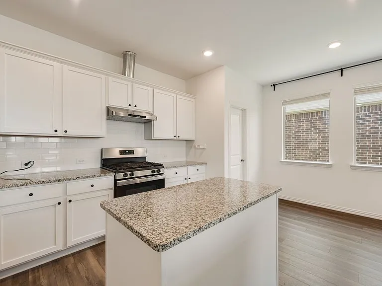 7109 Crepe Myrtle Ave — Photo 4