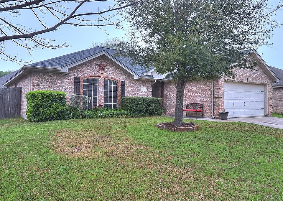 1st image of 605 Sawyer Dr