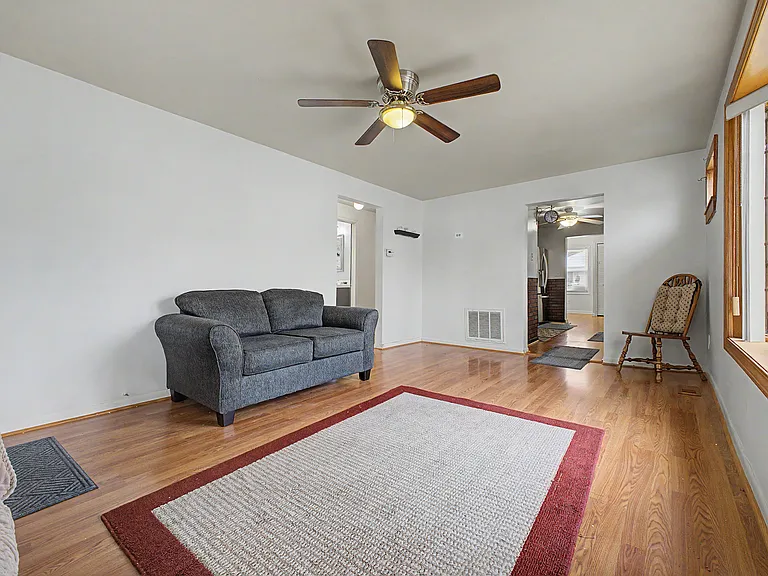29438 Elmwood St — Photo 8