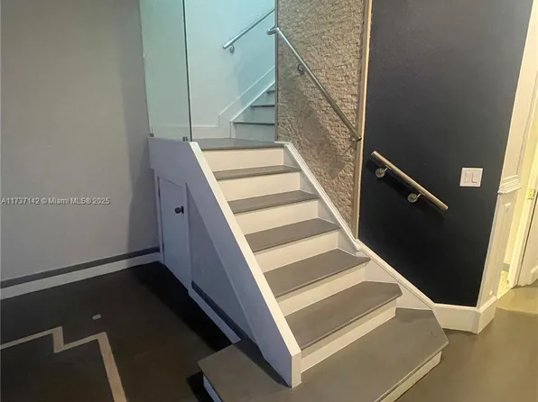 17650 NW 73rd Ave APT 202-18, Hialeah, FL 33015