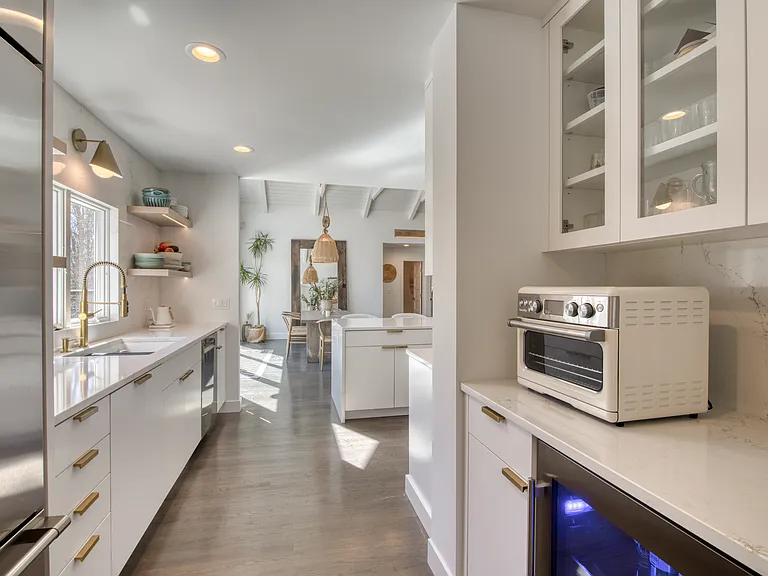 Laurel Dr — Photo 8
