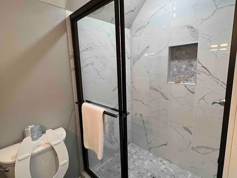 325 Bay Ct — Photo 19