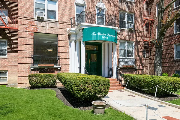 Sold by Coldwell Banker American Homes | media 7