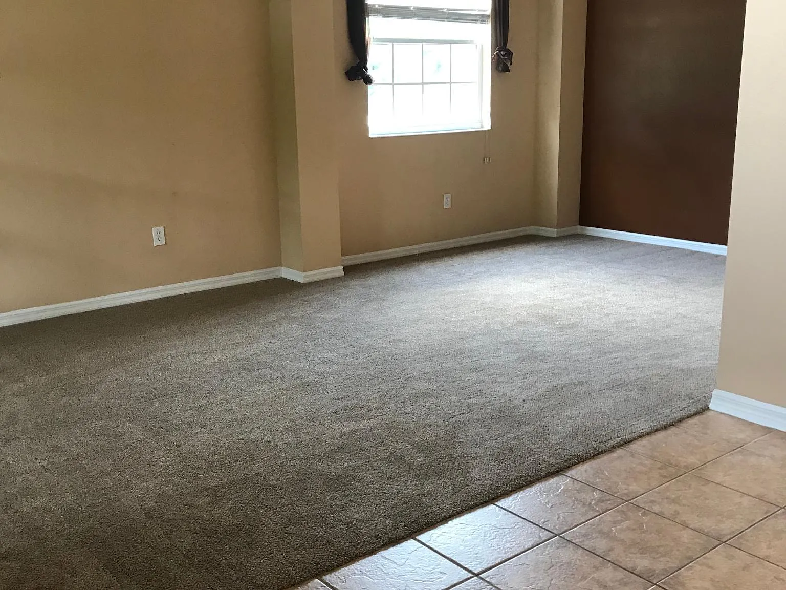 5 bed, 2.5 bath, 2637 sqft, $3,400 — Photo 2