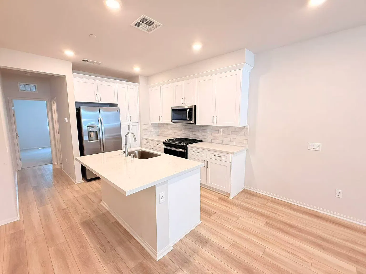 3 bed, 1491 sqft, $3,500 — Photo 4