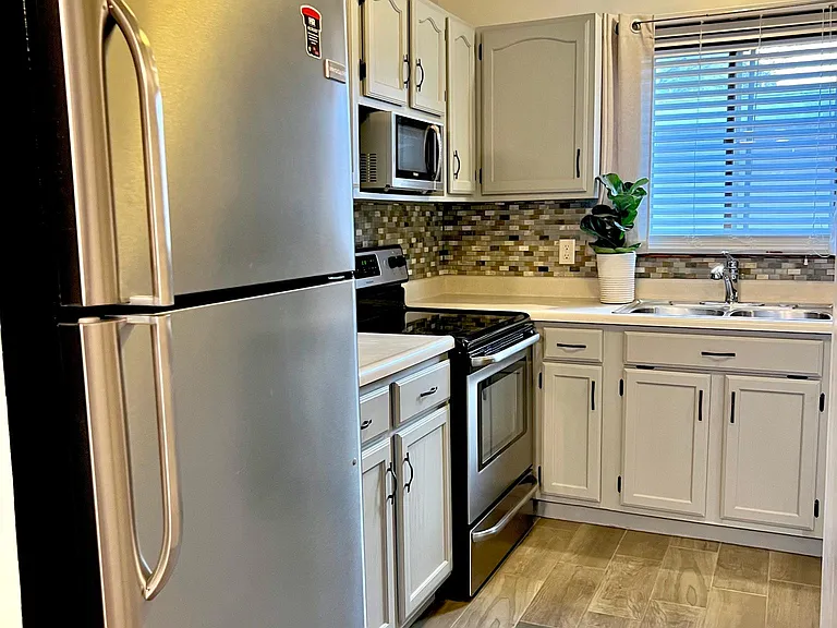 5044 Southwood Cir — Photo 9