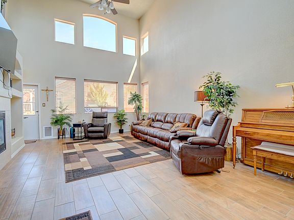 3rd image of 2139 Violeta Cir SE