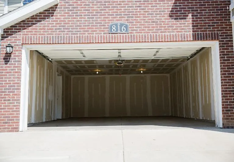 Prescott Apartments — Photo 11