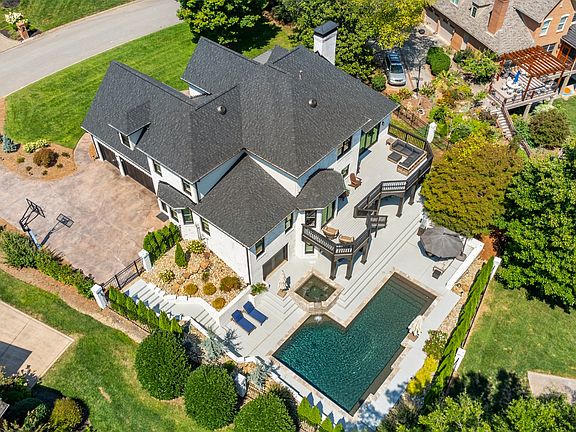 3rd image of 9051 Hemingway Grove Cir
