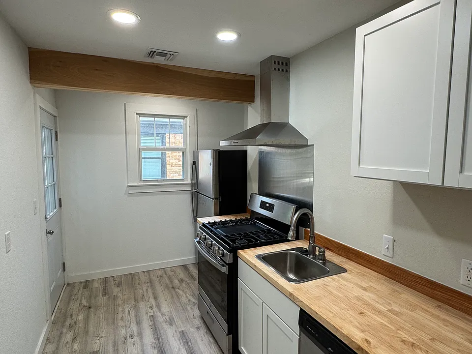 1140 NW 42nd St