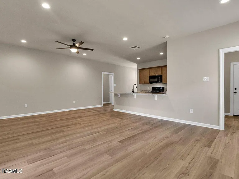 111 Segovia Way — Photo 9