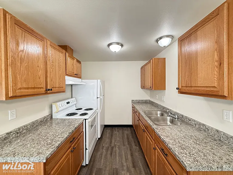 1303 Garfield Ave — Photo 6