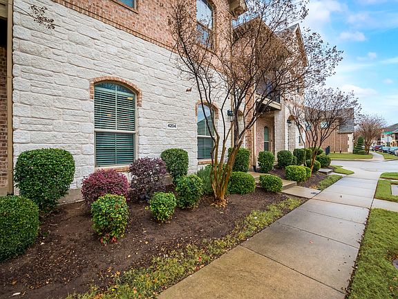 3rd image of 4204 Comanche Dr