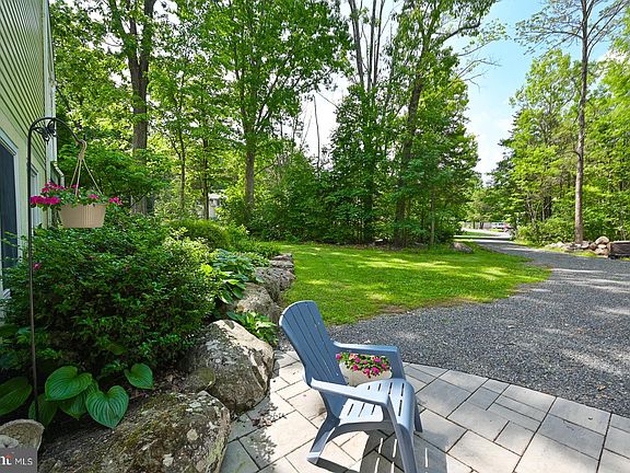 4th image of 220 Hollowbush Ln