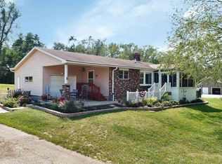 16469 Red Shale Hill Rd, Pekin, IL 61554