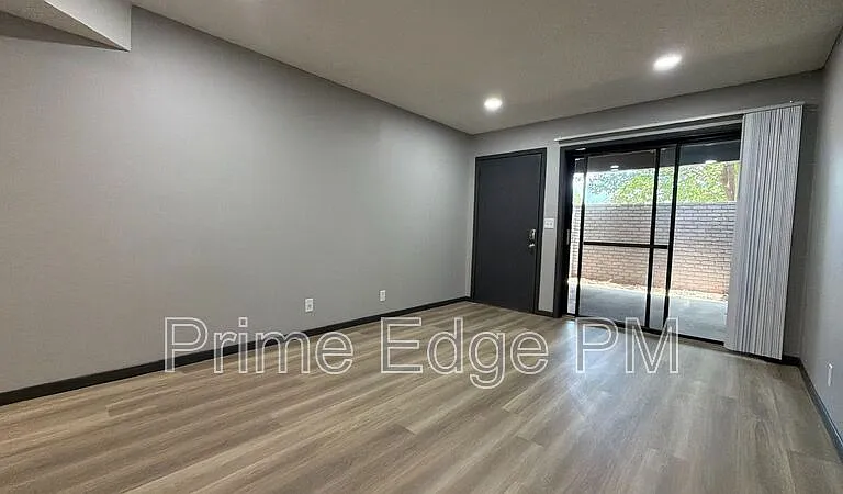 1121 N 28th St #6 — Photo 9