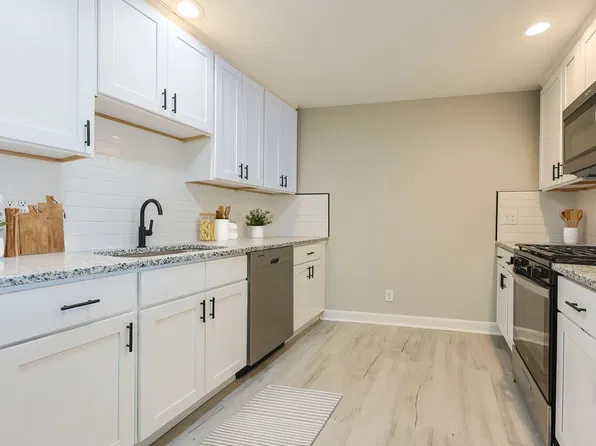 348 Rantoul St Unit 202, Beverly, MA 01915
