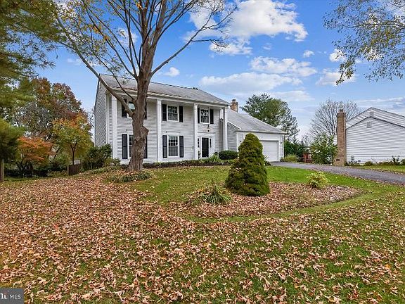 4th image of 23 Triple Crown Ct