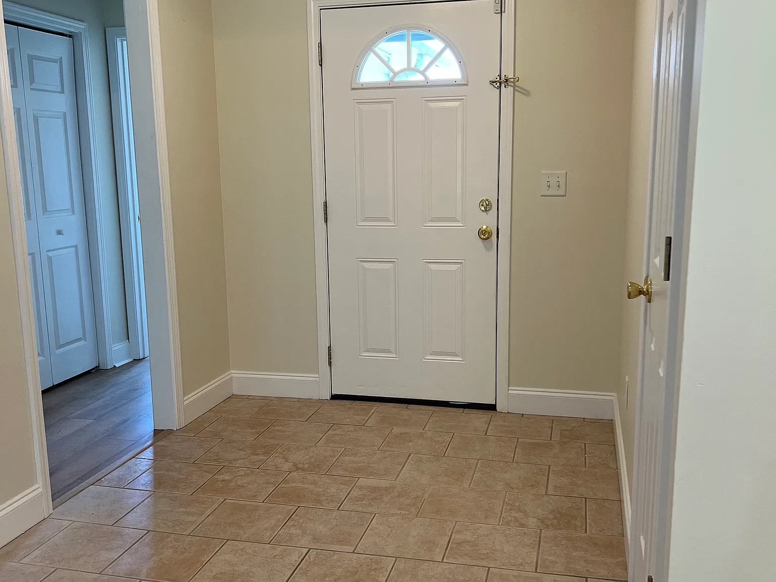 3 bed, 1440 sqft, $1,800 — Photo 2