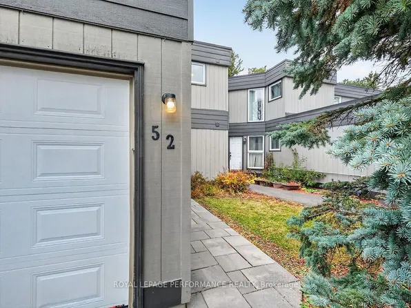 52 Compata Way #23, Ottawa, ON K1B 4W9