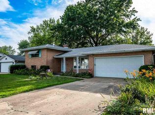 2521 N Mission Rd, Peoria, IL 61604