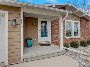 242 Woodland Ct, Lake Mills, WI 53551