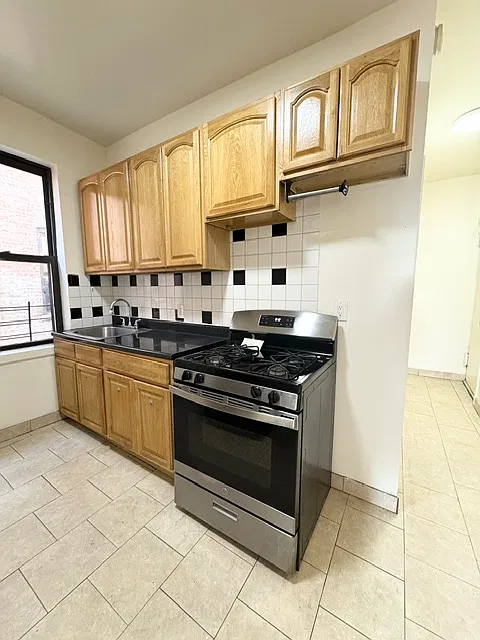 38-12 Astoria Boulevard South — Photo 1
