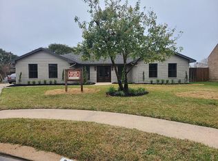 522 King George Dr, Port Neches, TX 77651