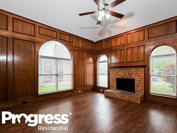 3rd image of 1539 Forest Creek Cir