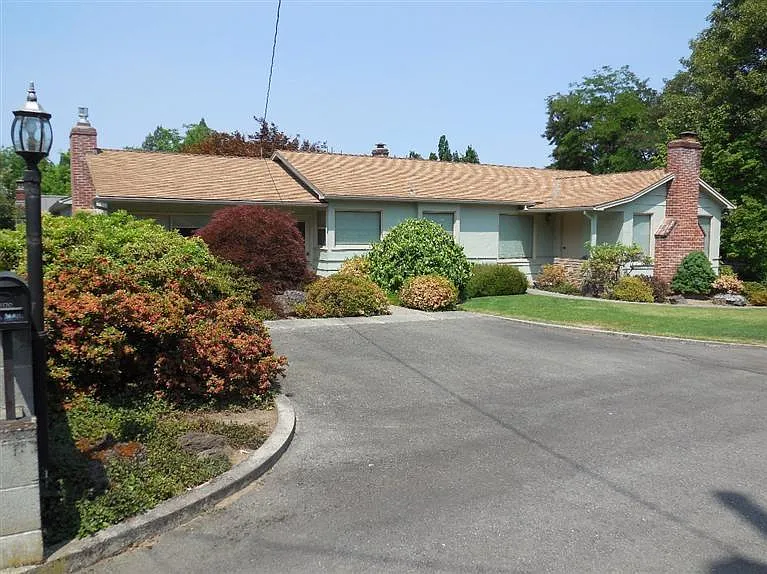 1170 SE Locust Way photo 1