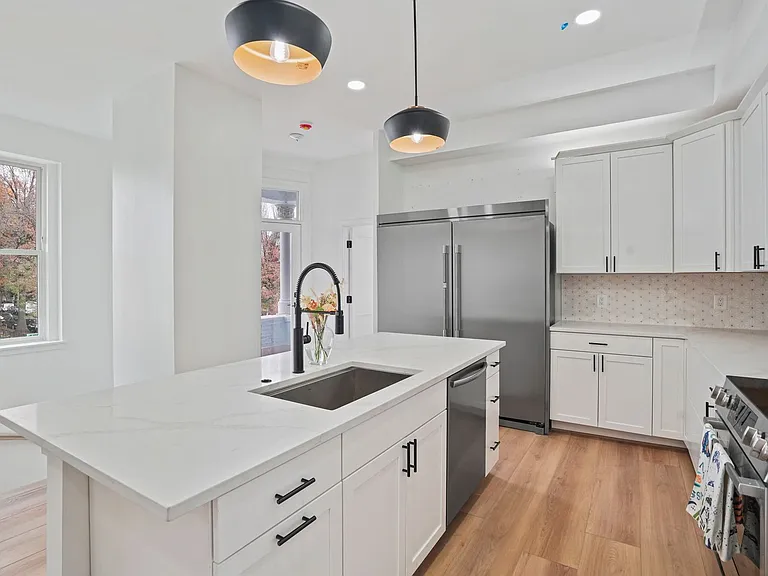 235 F St NE — Photo 29
