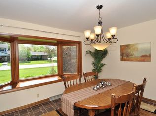 6401 N Elm Tree Rd, Glendale, WI 53217