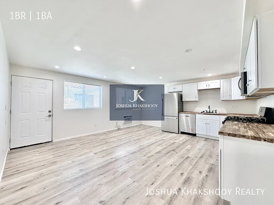 14615 Gilmore St Van Nuys, CA 91411 — Photo 4