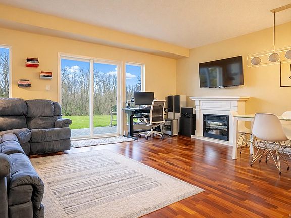 4th image of 1156 Colville Rd #106