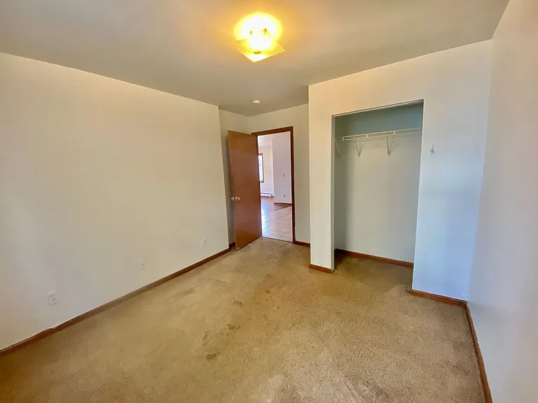 512 W Cross St — Photo 19