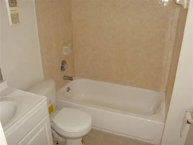 12201 N 58th St — Photo 9