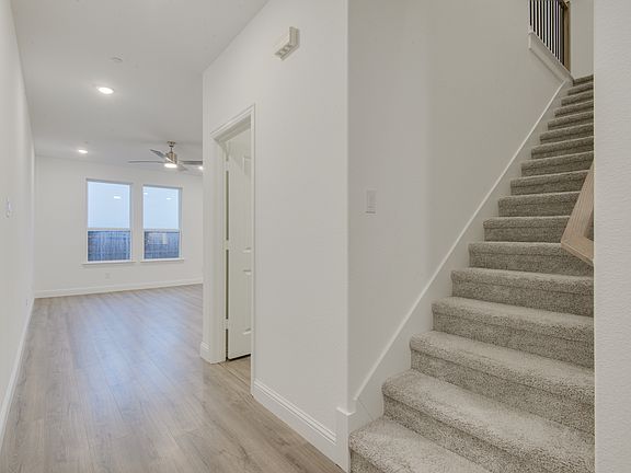 3rd image of 1356 Hill Country Pl