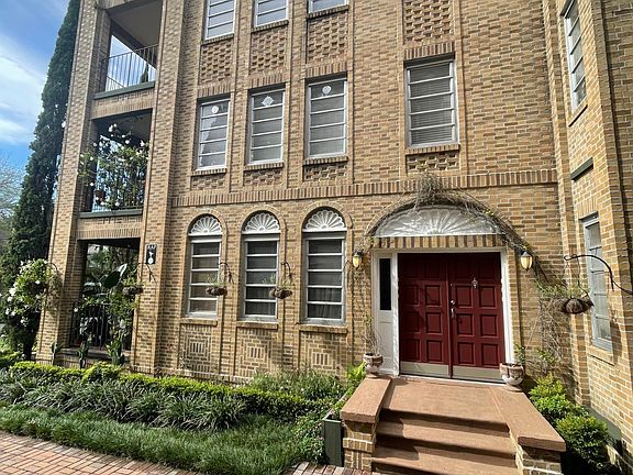2nd image of 2829 Herschel St APT 5