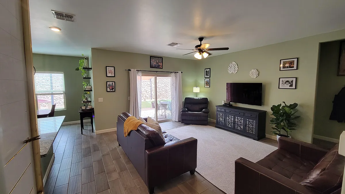 living room - 523 W Weldon St