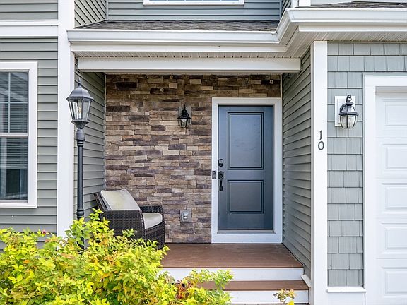 4th image of 70 Lebaron Blvd #10