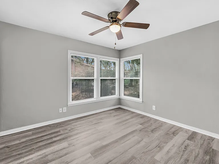 1220 S Lamar St — Photo 11